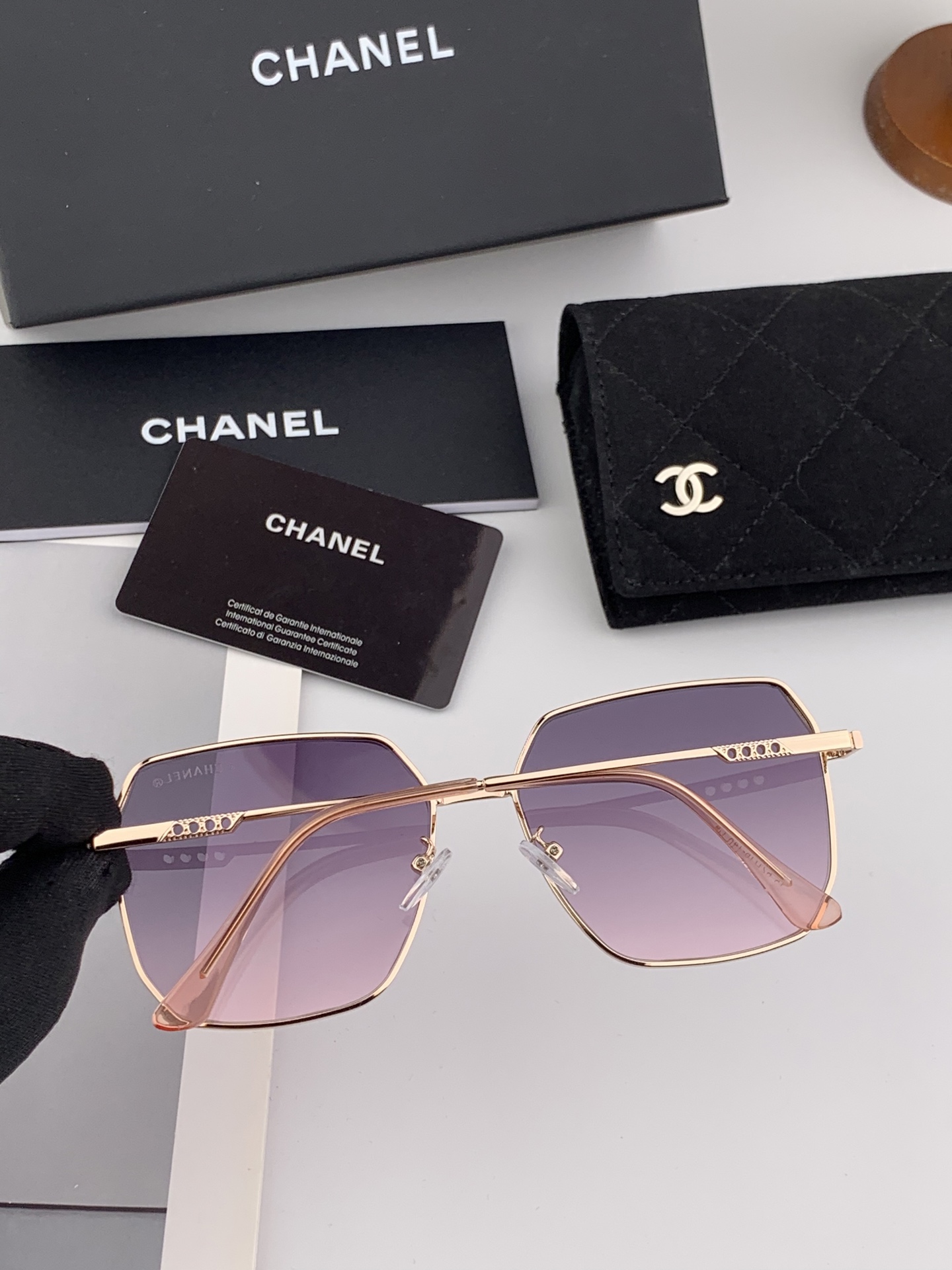 【CHANEL】香奈儿  新款尼龙太眼镜，无框钻石 切边更有质感，大气女人范儿，大脸小脸都好看 ！型号：