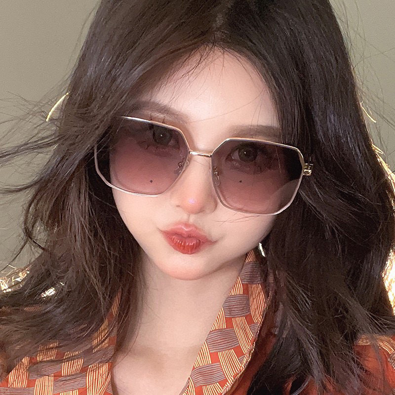 【CHANEL】香奈儿  新款尼龙太眼镜，无框钻石 切边更有质感，大气女人范儿，大脸小脸都好看 ！型号：