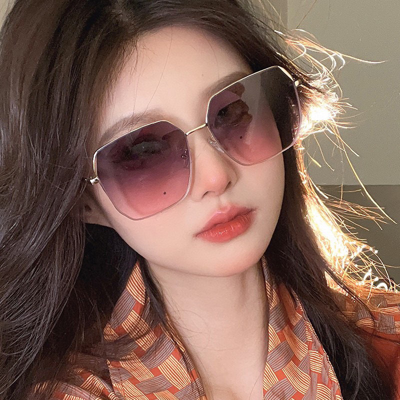 【CHANEL】香奈儿  新款尼龙太眼镜，无框钻石 切边更有质感，大气女人范儿，大脸小脸都好看 ！型号：