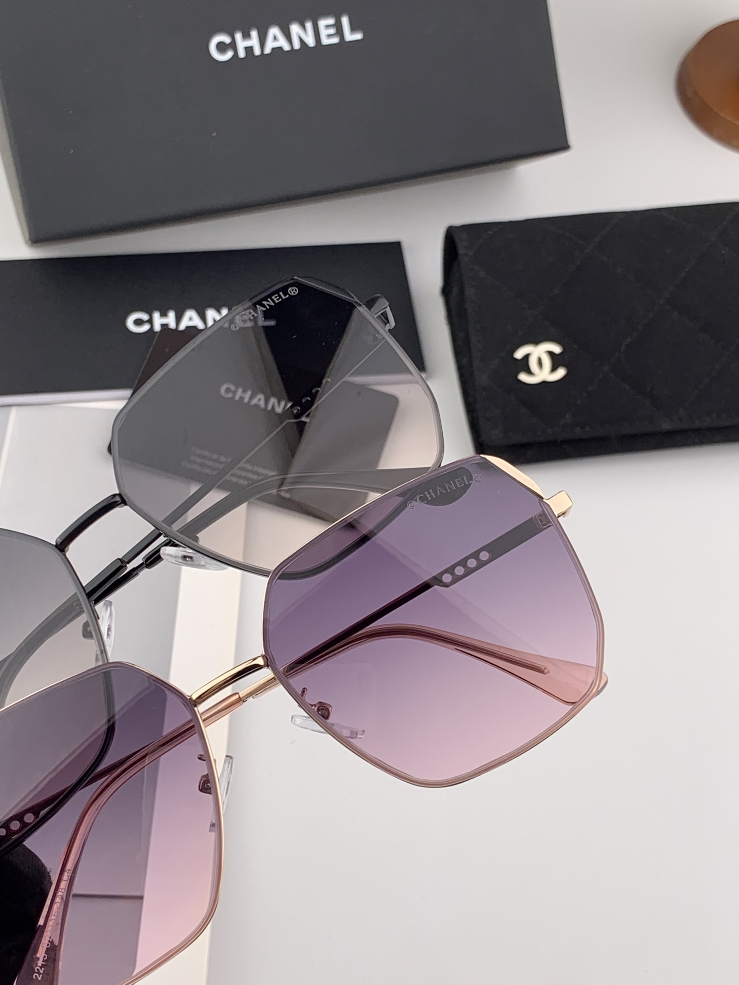【CHANEL】香奈儿  新款尼龙太眼镜，无框钻石 切边更有质感，大气女人范儿，大脸小脸都好看 ！型号：