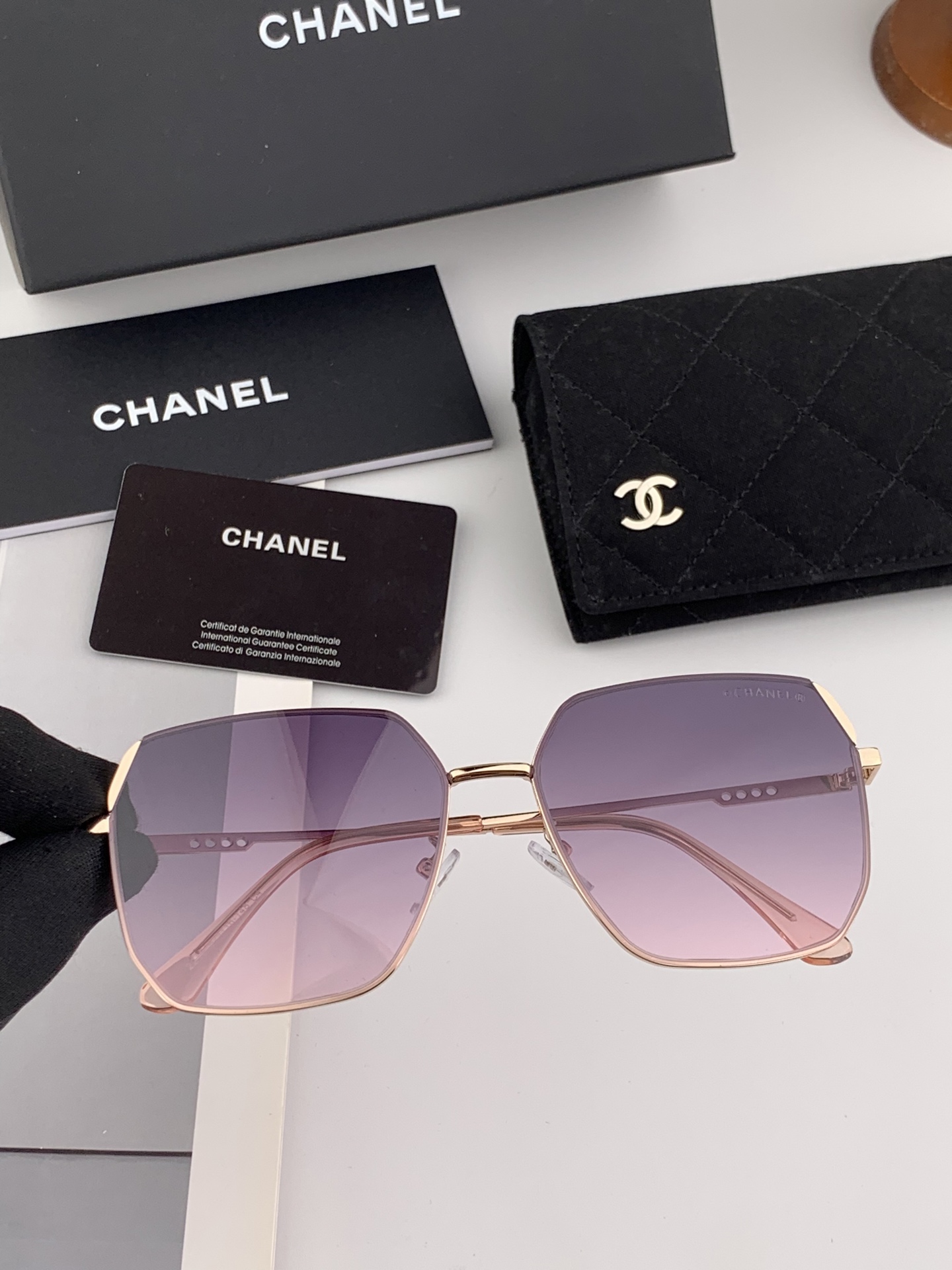 【CHANEL】香奈儿  新款尼龙太眼镜，无框钻石 切边更有质感，大气女人范儿，大脸小脸都好看 ！型号：