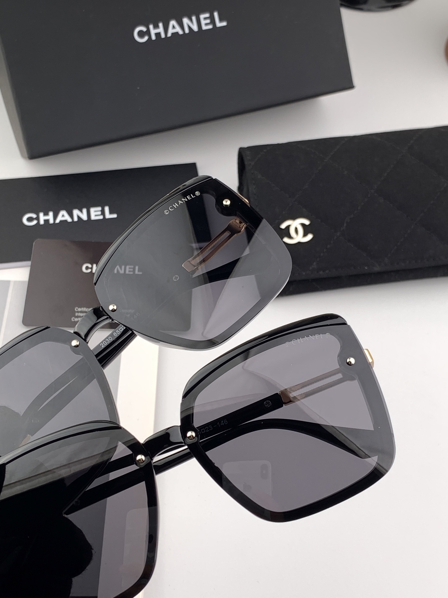 【CHANEL】香奈儿 2025新款潮流爆款 时尚方框太阳镜 佩戴舒适 网红潮款墨镜  ♥️♥️型号：C