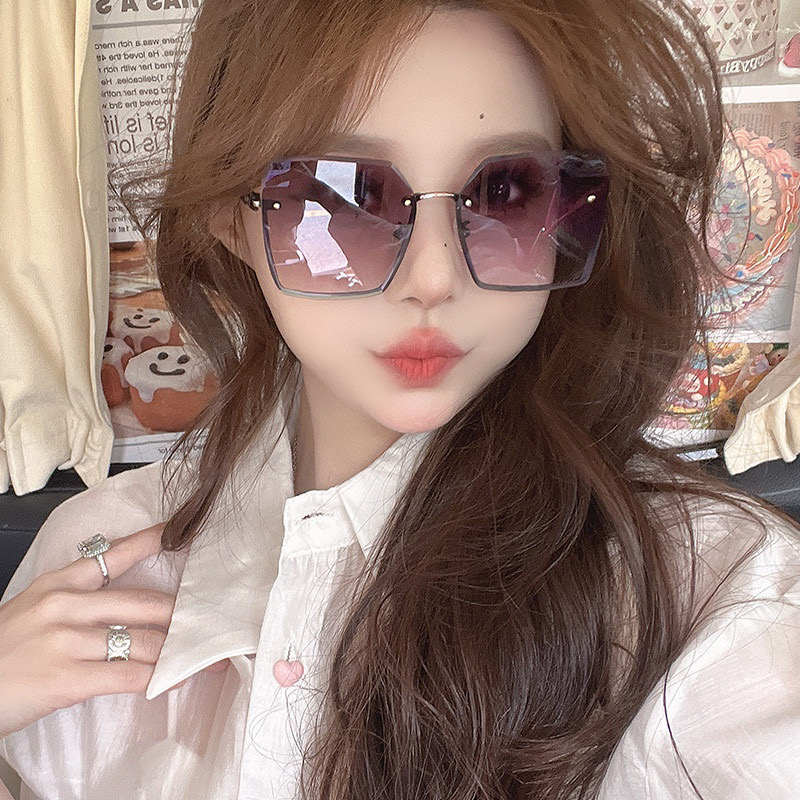  【CHANEL】香奈儿  新款尼龙偏光太眼镜，无框钻石 切边更有质感，大气女人范儿，大脸小脸都好看 ！
