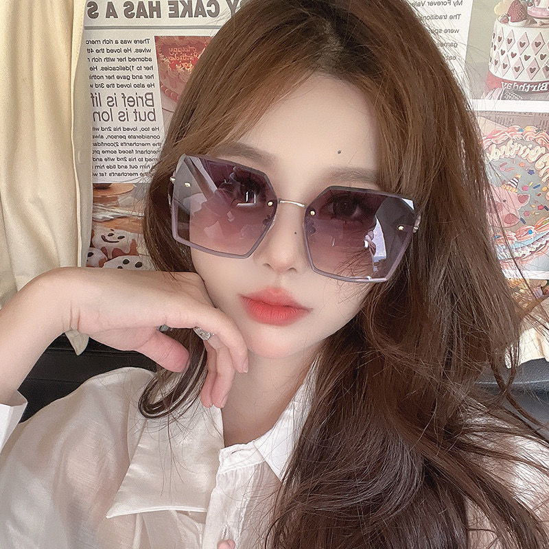  【CHANEL】香奈儿  新款尼龙偏光太眼镜，无框钻石 切边更有质感，大气女人范儿，大脸小脸都好看 ！