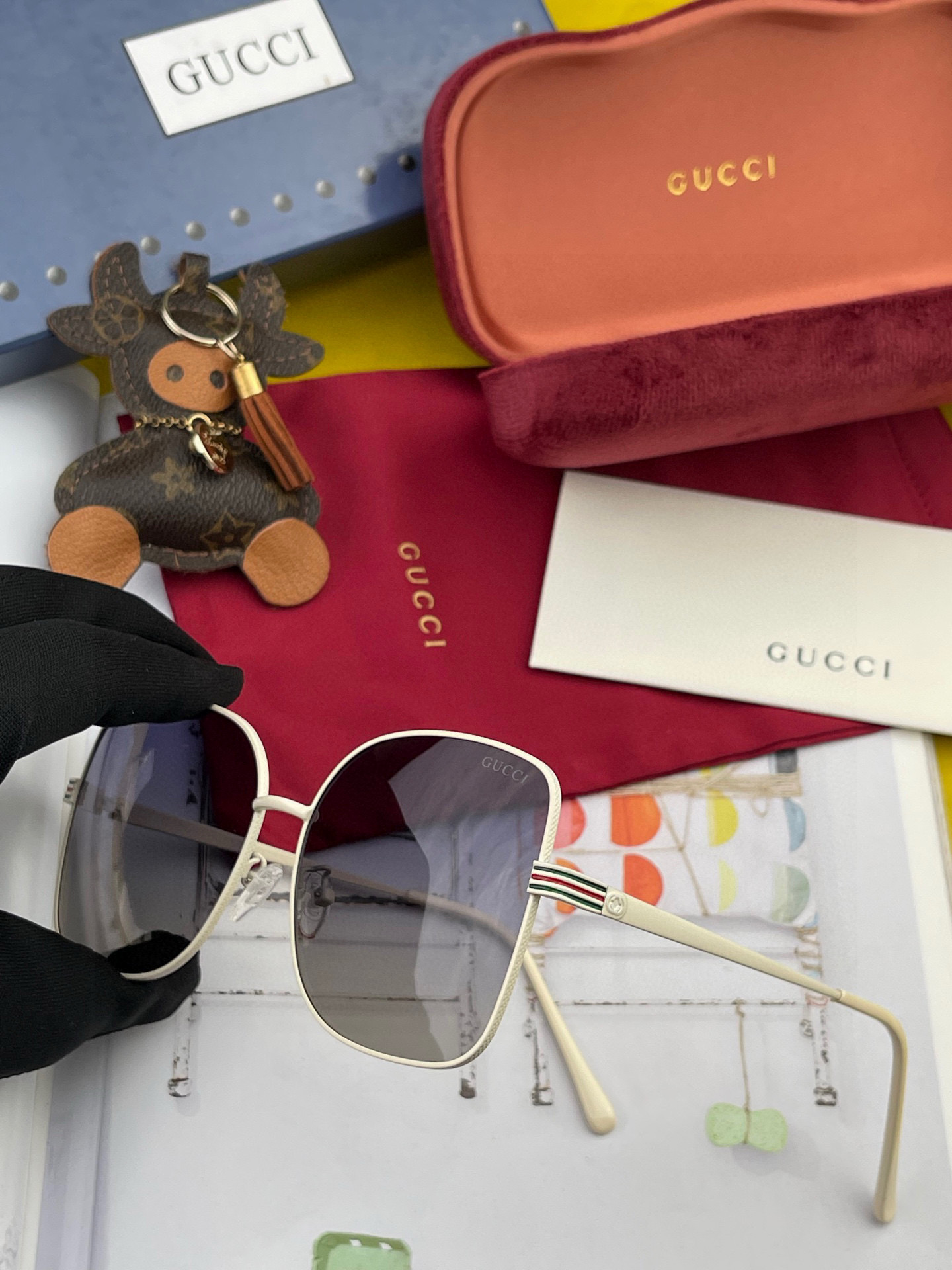 GUCCI 2025开春新款 最新款方框太阳镜 各路网红纷纷带起气场满分‼️ 俏皮甜美.上脸效果更佳.
