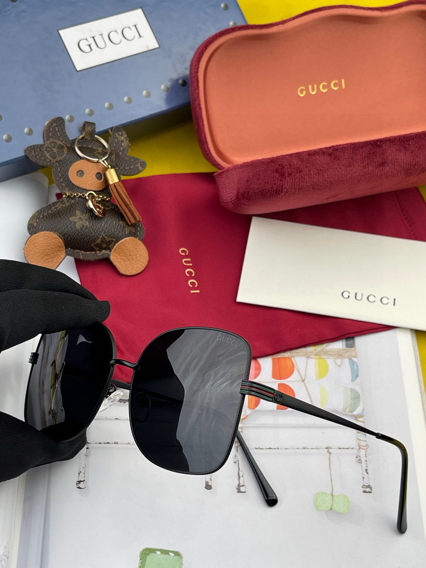  GUCCI 2025开春新款 最新款方框太阳镜 各路网红纷纷带起气场满分‼️ 俏皮甜美.上脸效果更佳.