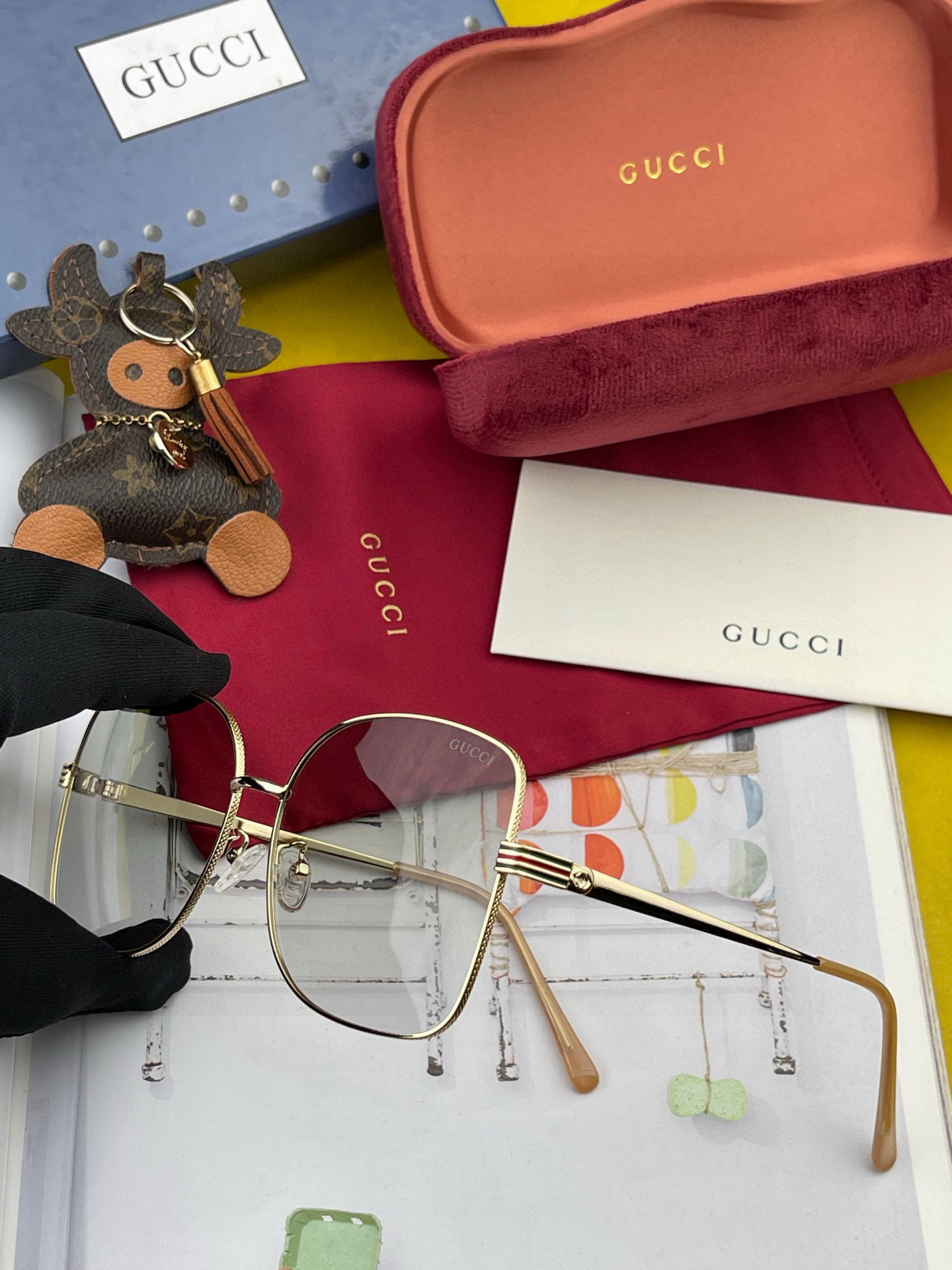  GUCCI 2025开春新款 最新款方框太阳镜 各路网红纷纷带起气场满分‼️ 俏皮甜美.上脸效果更佳.