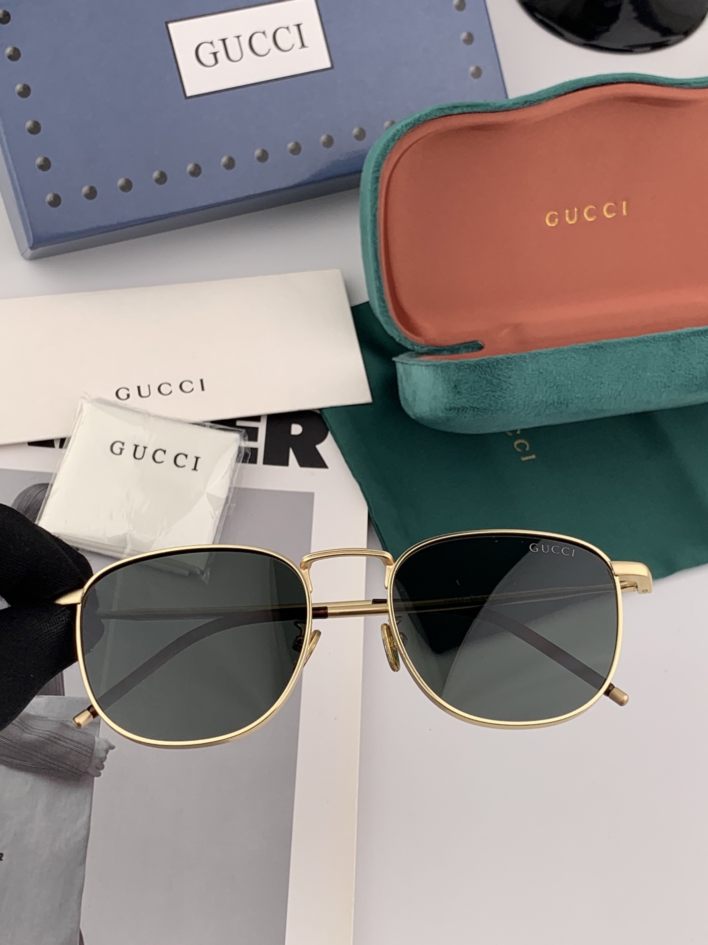   Gucci 。  高品质男女款墨镜   👍 进口宝丽来偏光镜片  。 开车钓鱼都可 。百搭显瘦墨镜韩