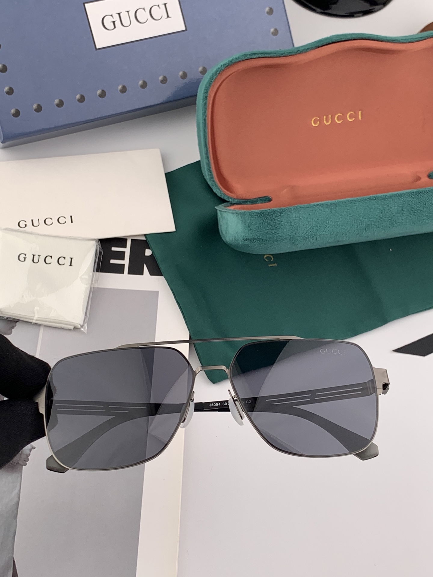 ♦️ GUCCI 2025新款男女情侣款太阳镜多边形墨镜iP电镀永不褪色 超轻超有弹性整幅眼镜无螺丝重要