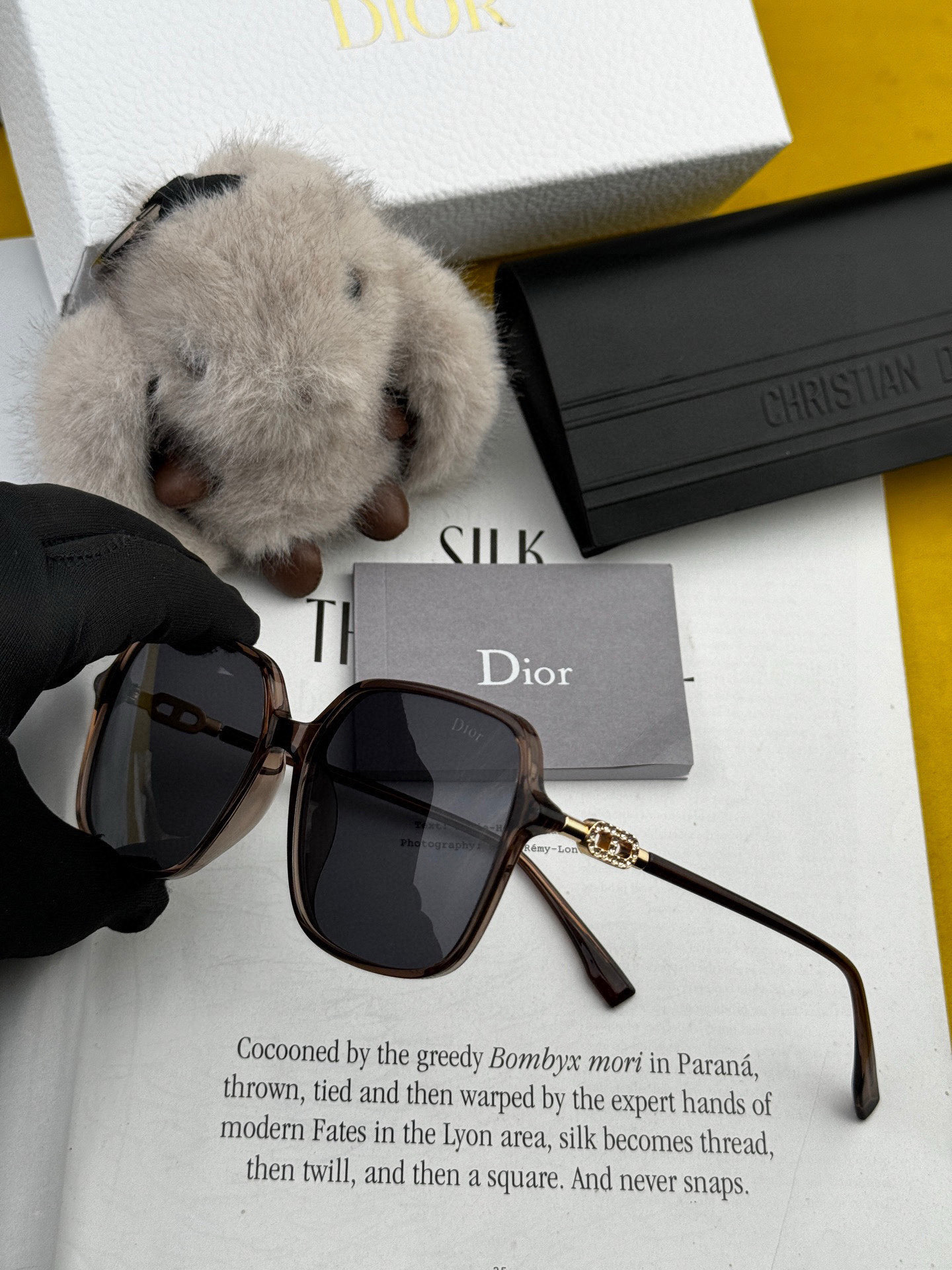   🔺 【DIOR】2025开春新款 潮流爆款 时尚圆框偏光太阳镜 高品质 佩戴舒适 网红潮款墨镜 女士