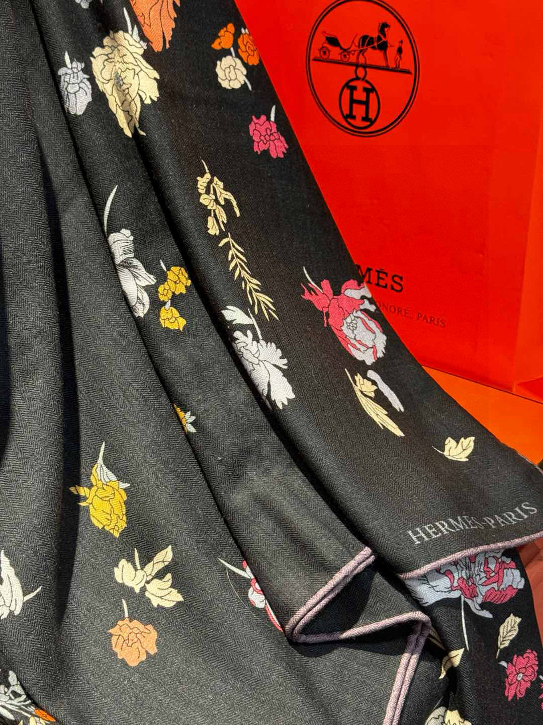  ❤  双面同色【▪️卓尔不凡，高级有气场！！】非常抬人，带点故事的精彩！永远加分的hermes艺术单品