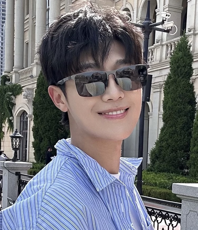        GUCCI 男款炫彩飞行员偏光太阳镜 ❤️材质：高清尼龙加厚卡槽高清偏光镜片 🌹无边框镜架