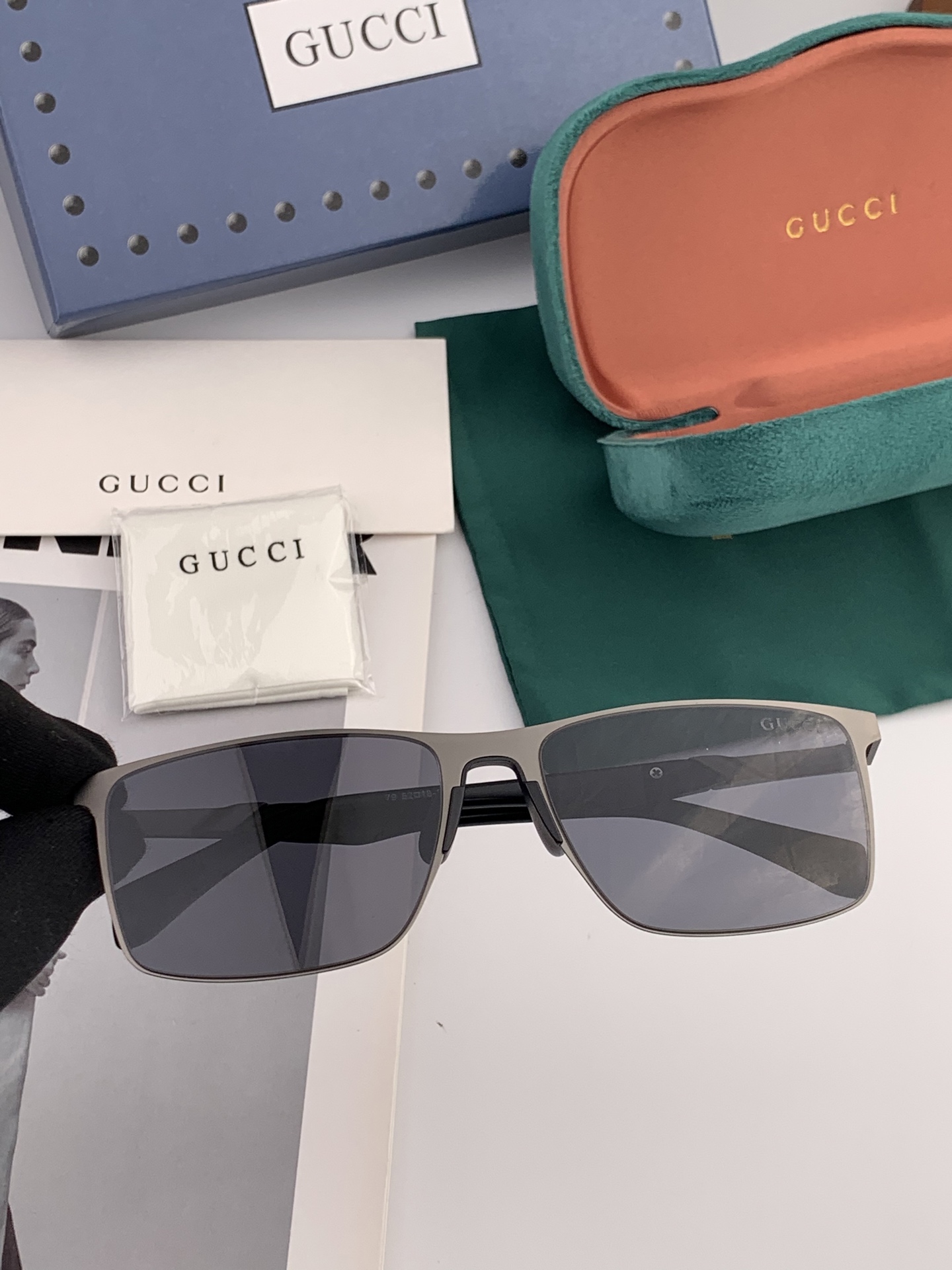        GUCCI 男款炫彩飞行员偏光太阳镜 ❤️材质：高清尼龙加厚卡槽高清偏光镜片 🌹无边框镜架