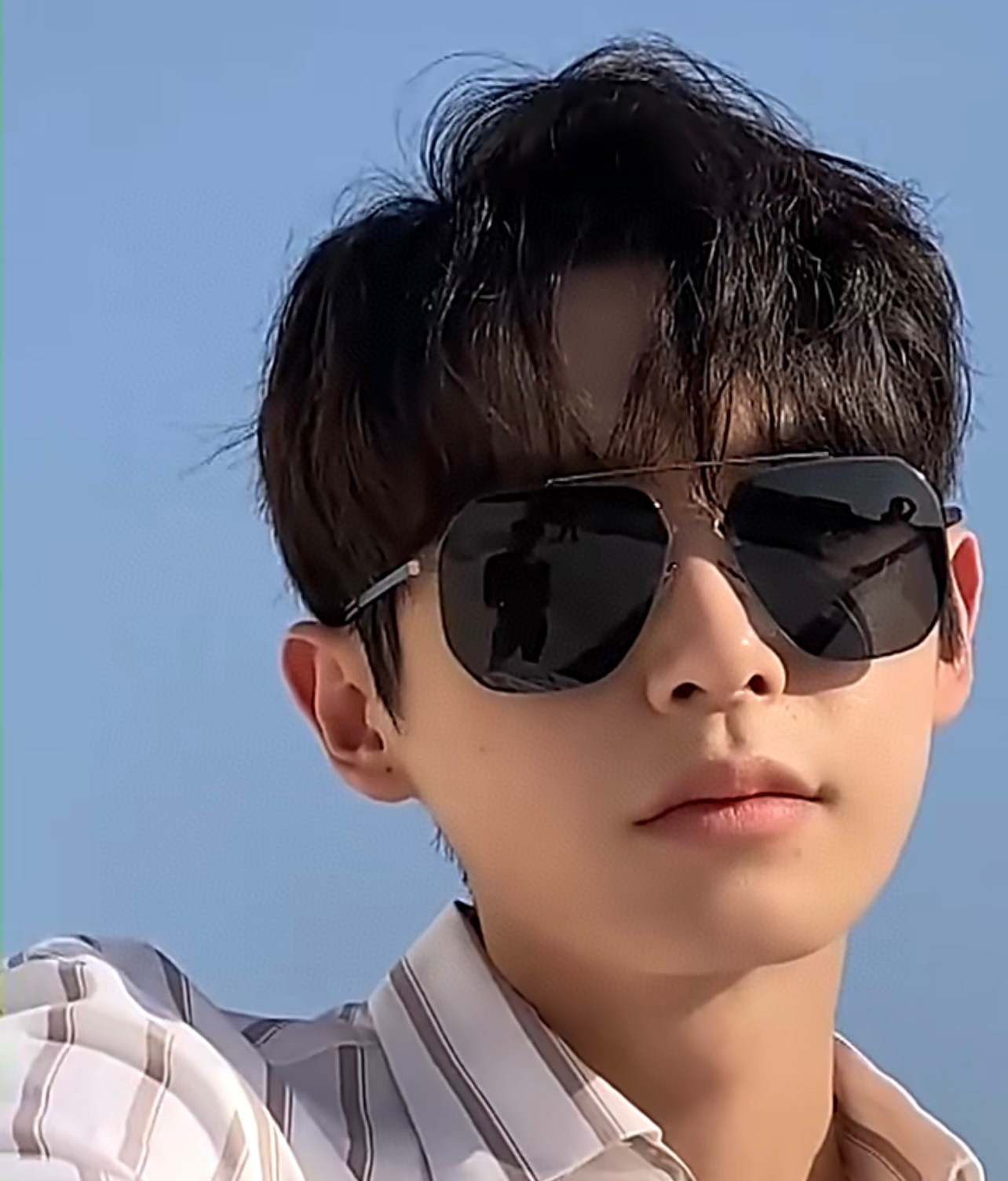         GUCCI 男款炫彩飞行员偏光太阳镜 ❤️材质：高清尼龙加厚卡槽高清偏光镜片 🌹无边框镜