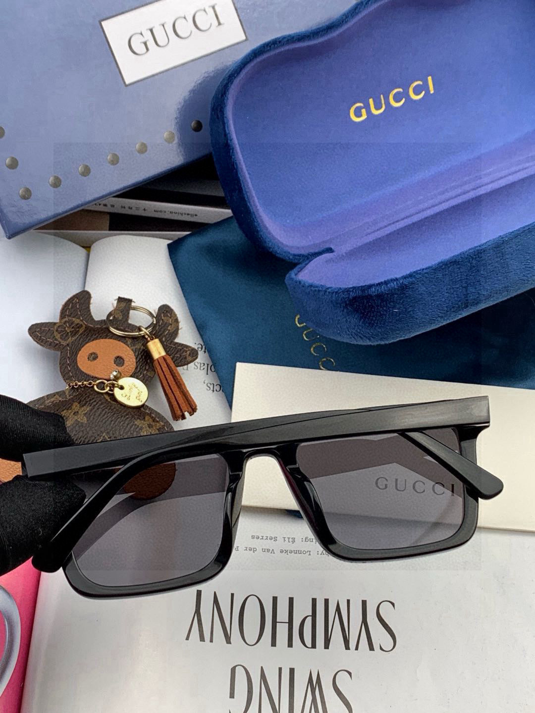  连体镜GUCCI2025开春新款一体镜 大框太阳镜男女同款 😎 
爆款大框尼龙太阳镜 超逼格超酷 
镜
