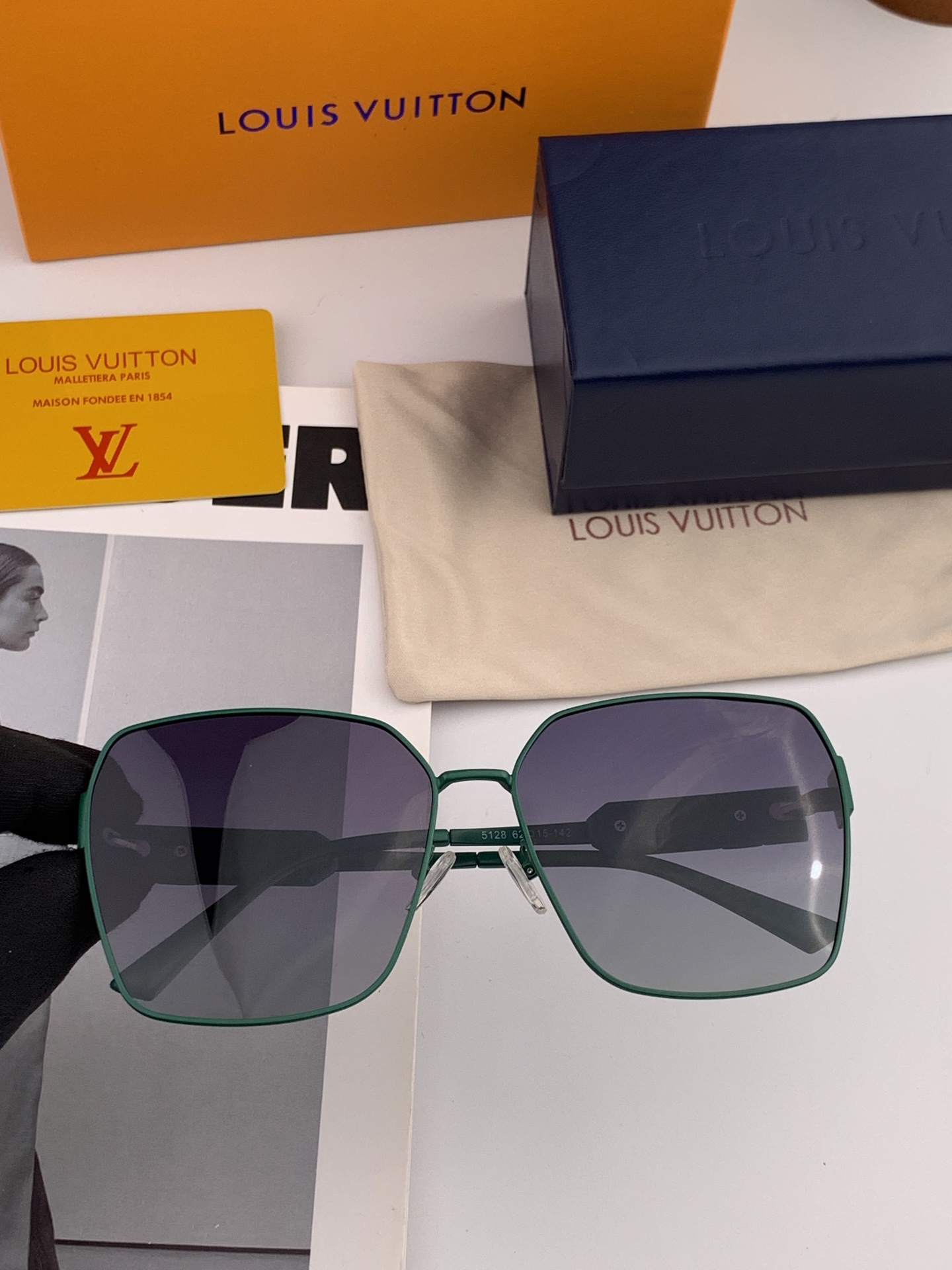 【TR偏光系列】lv大框太阳镜墨镜经典的方框设计，不挑脸型，无论搭配大衣还是连衣裙都非常显气质偏光镜片预