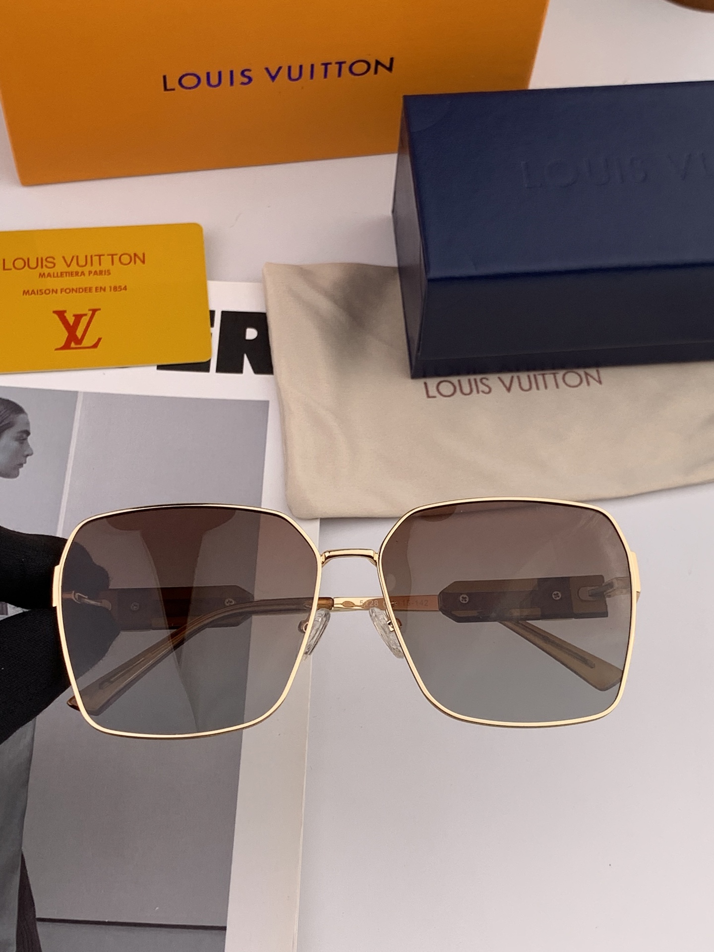 【TR偏光系列】lv大框太阳镜墨镜经典的方框设计，不挑脸型，无论搭配大衣还是连衣裙都非常显气质偏光镜片预