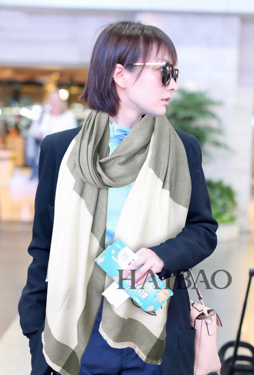 Elegant Wool Blend Scarf - Timeless Design, Luxurious Warmth 70x200cm 1 Elegant Wool Blend Scarf - Timeless Design, Luxurious Warmth 70x200cm