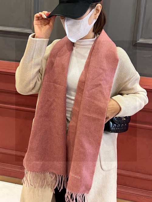 Elegant Hermes Paris Fashion Show Double-Sided Cashmere Scarf, 180*35cm 1 Elegant Hermes Paris Fashion Show Double-Sided Cashmere Scarf, 180*35cm