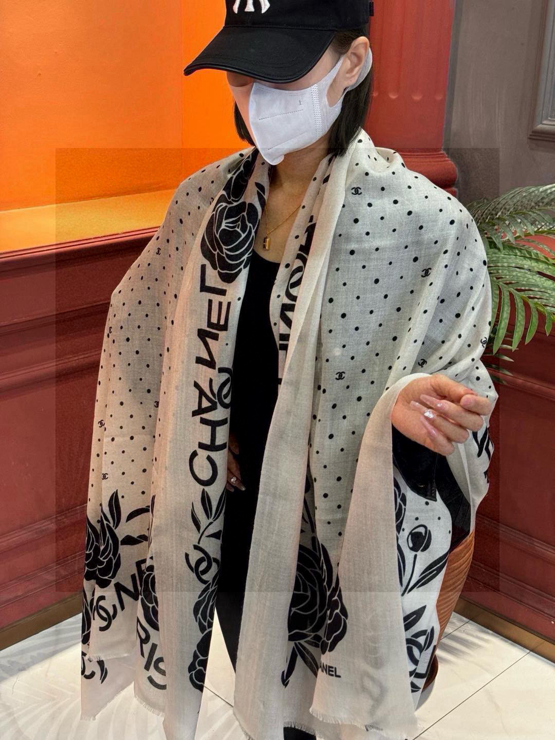 Elegant Chanel Camellia Cashmere Scarf, Luxury Floral Design, 100 x 200 cm