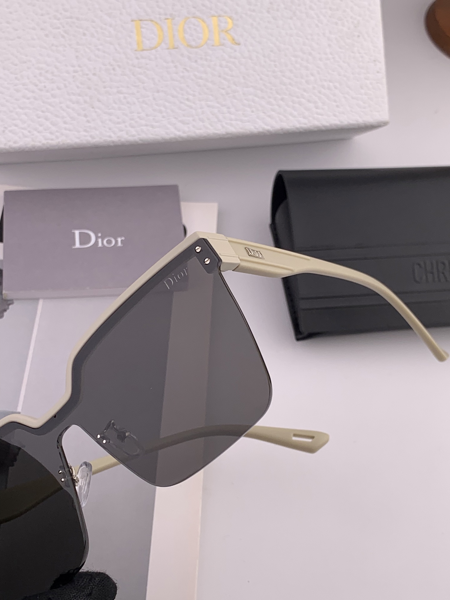 🔺 【DIOR尼龙偏光连体太阳镜】2025开春新款 潮流爆款 时尚方框偏光太阳镜 高品质 佩戴舒适 网红