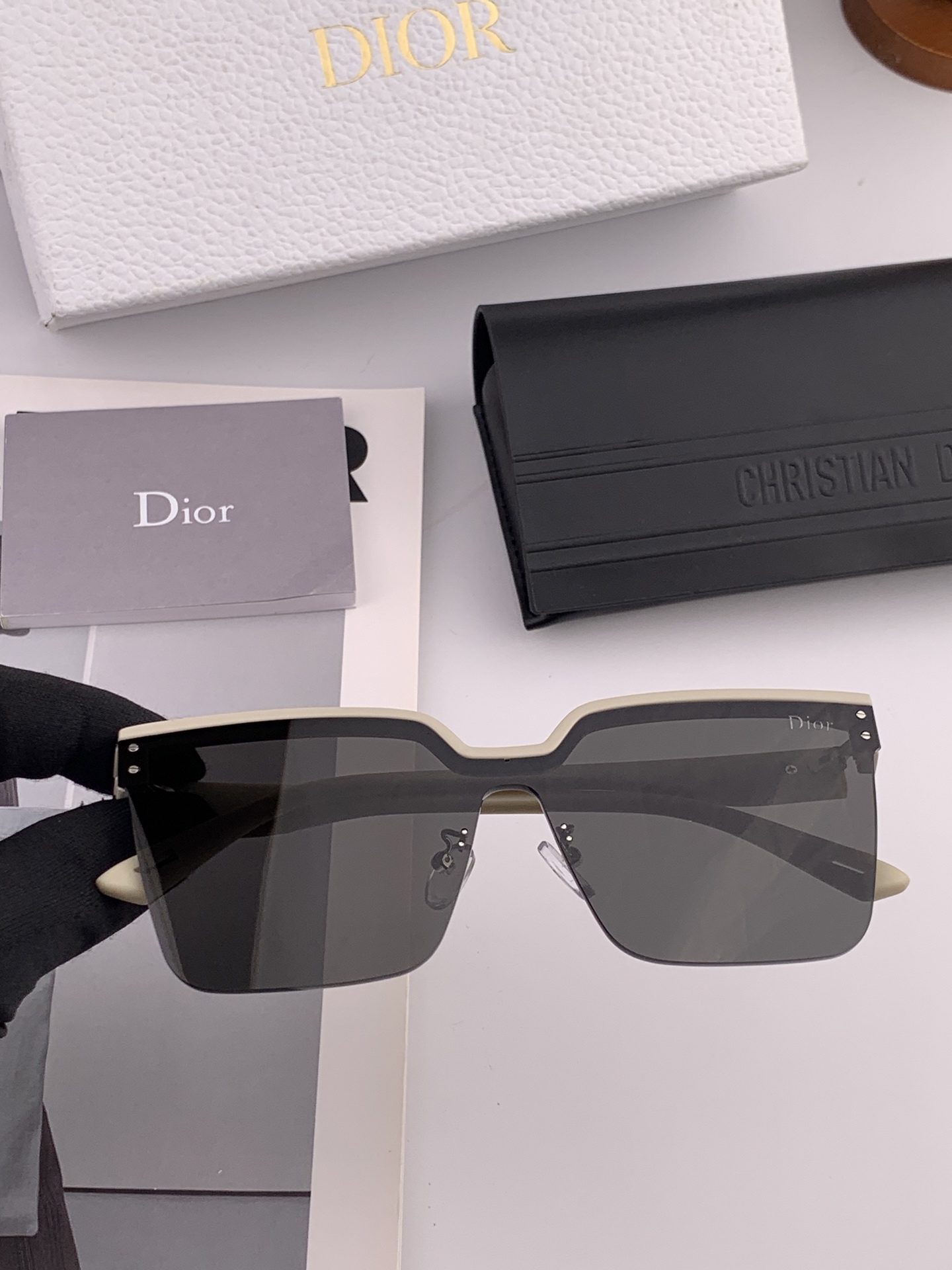 🔺 【DIOR尼龙偏光连体太阳镜】2025开春新款 潮流爆款 时尚方框偏光太阳镜 高品质 佩戴舒适 网红