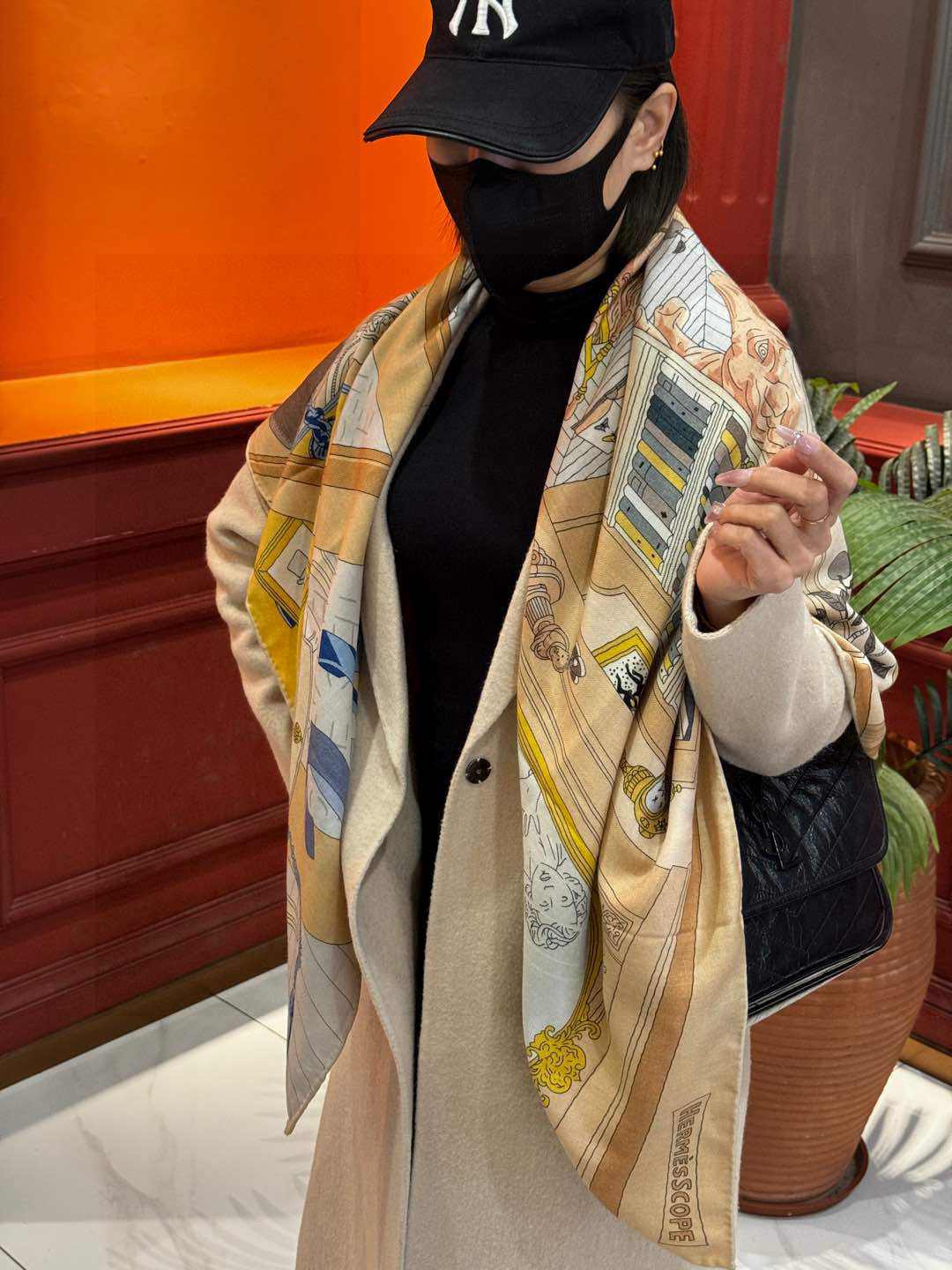  💟上新💞｛24号之谜｝羊绒大方巾双面同色140手工卷边
H家是创意和作品故事的无限源泉，每季皆推出全新