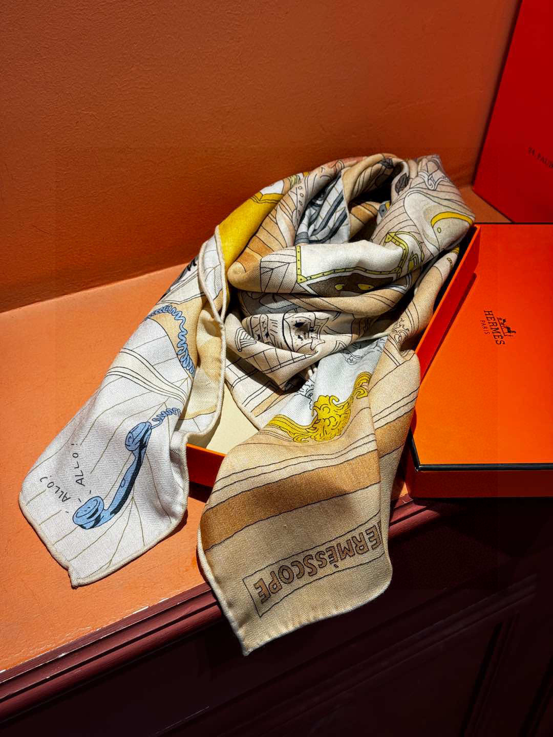  💟上新💞｛24号之谜｝羊绒大方巾双面同色140手工卷边
H家是创意和作品故事的无限源泉，每季皆推出全新