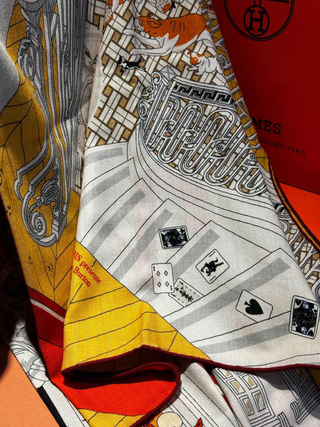  💟上新💞｛24号之谜｝羊绒大方巾双面同色140手工卷边
H家是创意和作品故事的无限源泉，每季皆推出全新