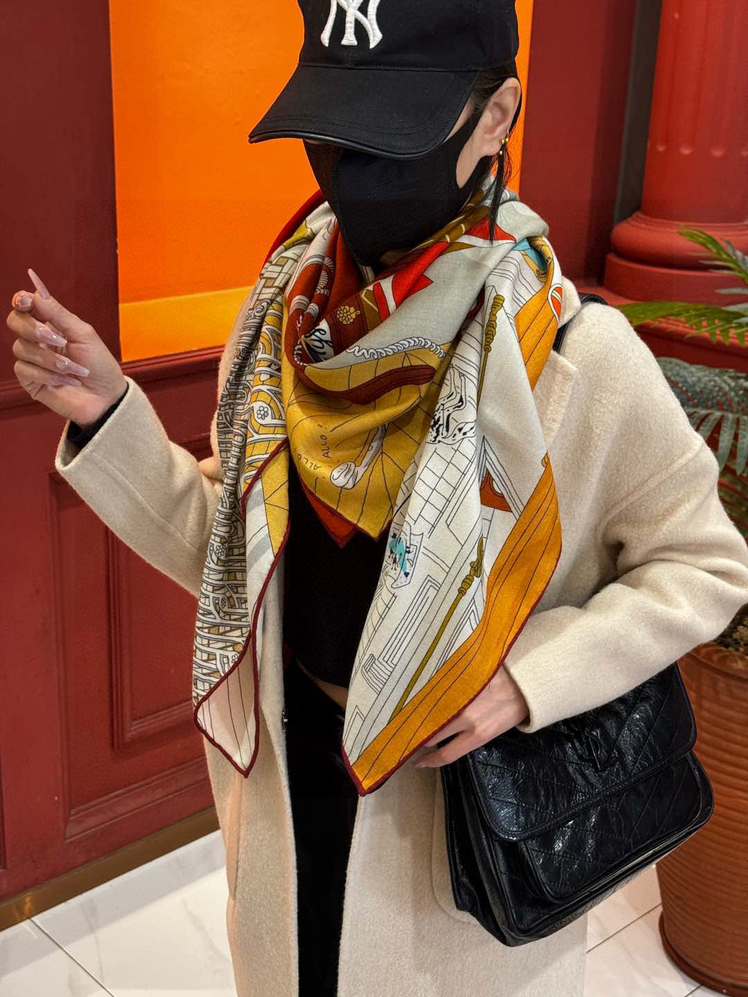  💟上新💞｛24号之谜｝羊绒大方巾双面同色140手工卷边
H家是创意和作品故事的无限源泉，每季皆推出全新