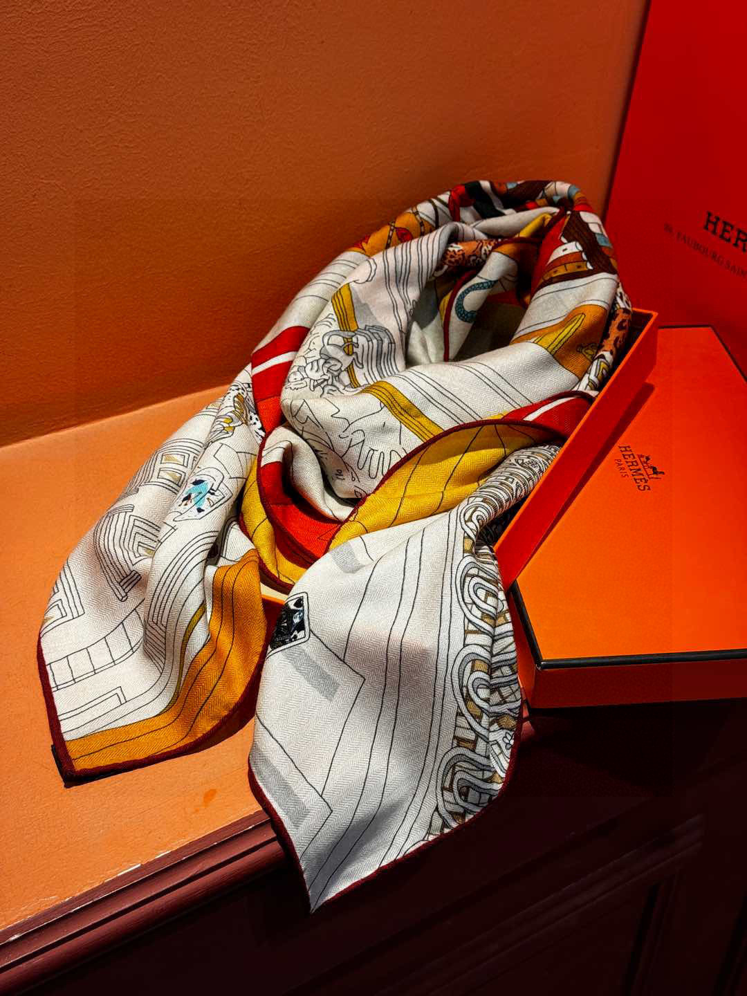  💟上新💞｛24号之谜｝羊绒大方巾双面同色140手工卷边
H家是创意和作品故事的无限源泉，每季皆推出全新