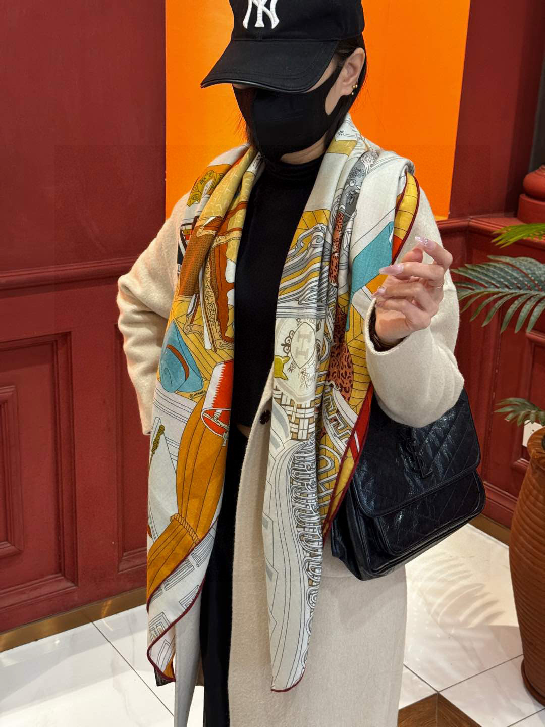  💟上新💞｛24号之谜｝羊绒大方巾双面同色140手工卷边
H家是创意和作品故事的无限源泉，每季皆推出全新