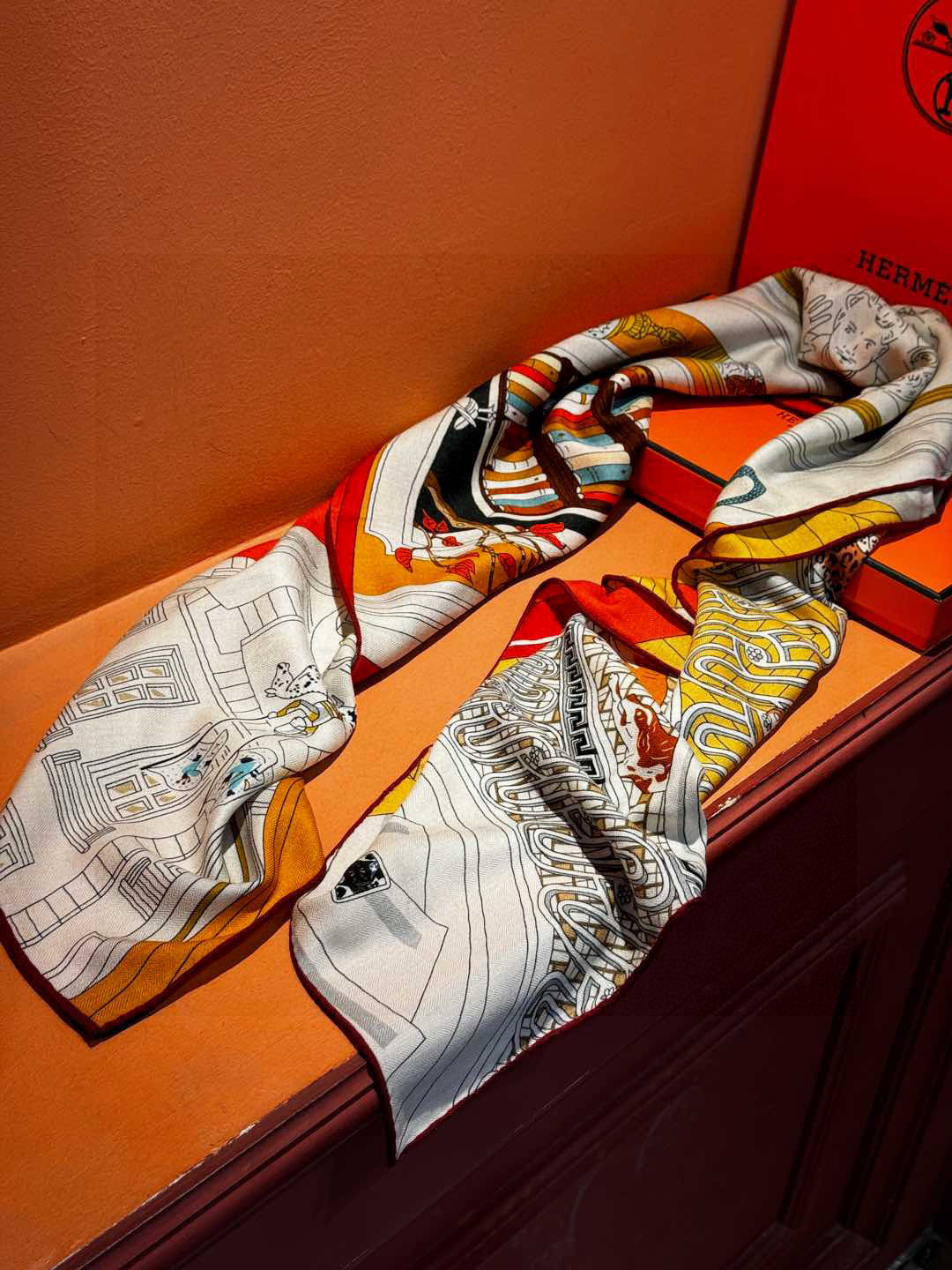  💟上新💞｛24号之谜｝羊绒大方巾双面同色140手工卷边
H家是创意和作品故事的无限源泉，每季皆推出全新