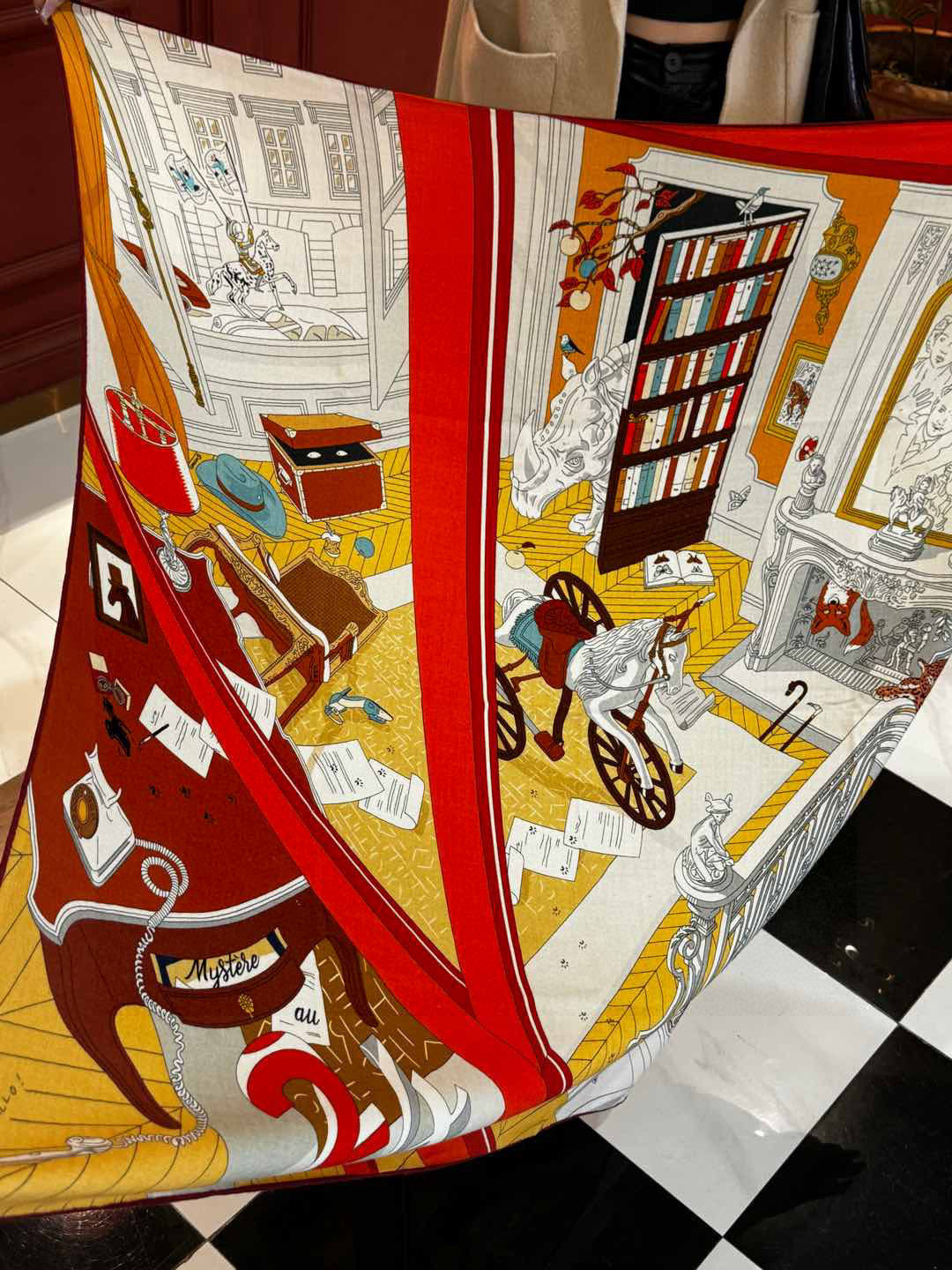  💟上新💞｛24号之谜｝羊绒大方巾双面同色140手工卷边
H家是创意和作品故事的无限源泉，每季皆推出全新