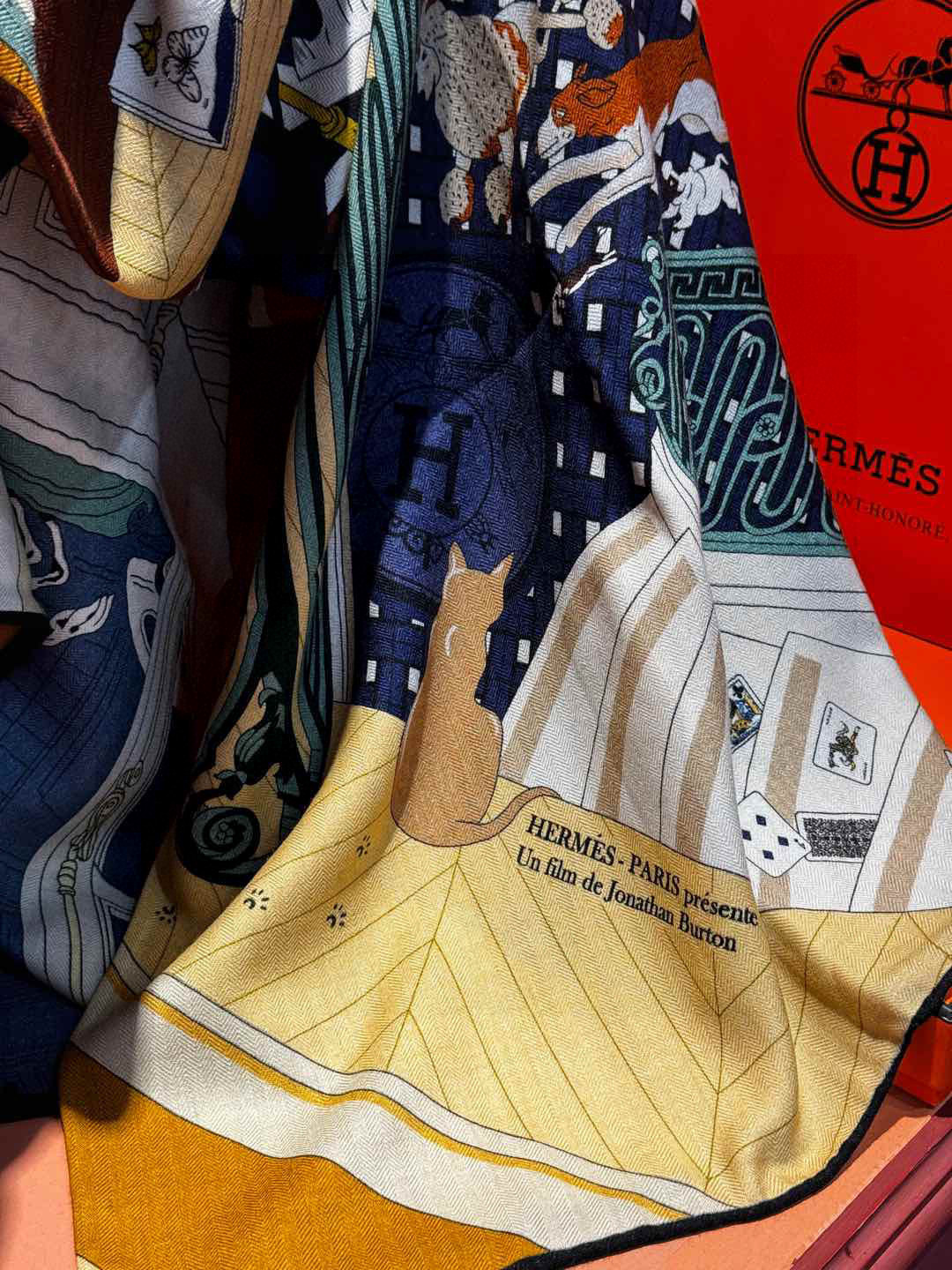  💟上新💞｛24号之谜｝羊绒大方巾双面同色140手工卷边
H家是创意和作品故事的无限源泉，每季皆推出全新