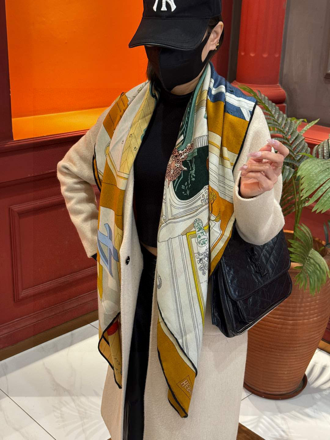  💟上新💞｛24号之谜｝羊绒大方巾双面同色140手工卷边
H家是创意和作品故事的无限源泉，每季皆推出全新