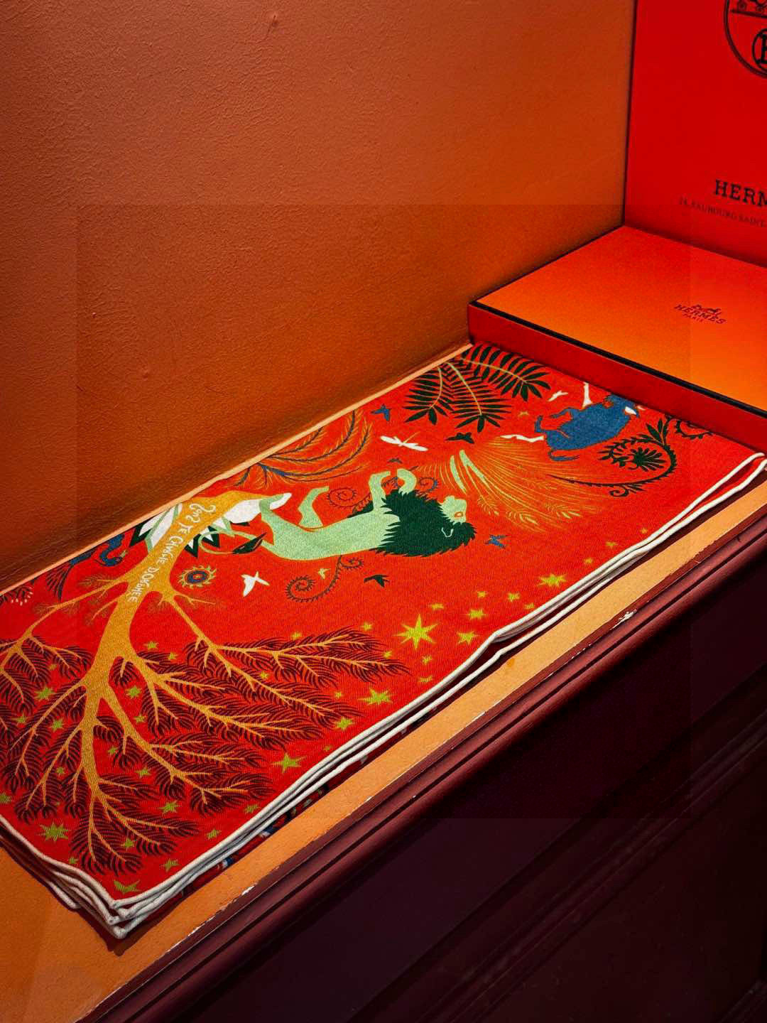 羊绒新款🆕👏👏买了都说好看‼️推荐💕爱马仕双面同色羊绒方巾【玛雅森林双面同色140】，顶级工艺超值‼️爱