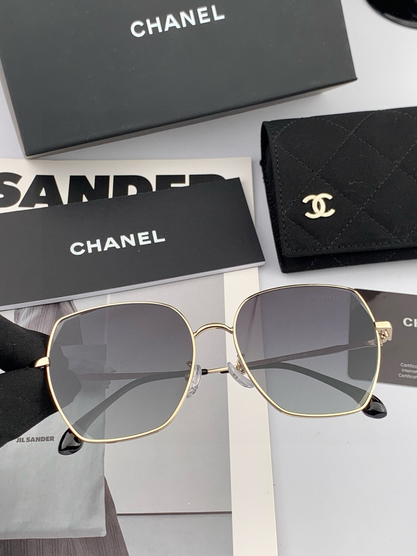 【CHANEL】香奈儿  新款尼龙偏光太眼镜，无框钻石 切边更有质感，大气女人范儿，大脸小脸都好看 ！型