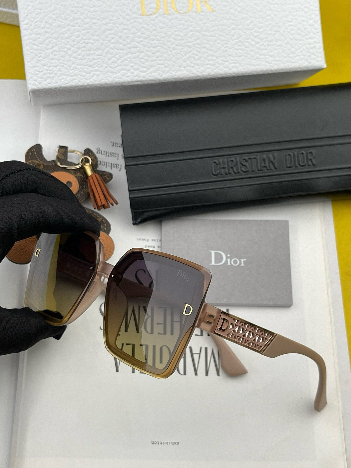 🔺 【DIOR-迪奥】2025开春新款 潮流爆款 时尚方框尼龙太阳镜 高品质 佩戴舒适 网红潮款墨镜 女