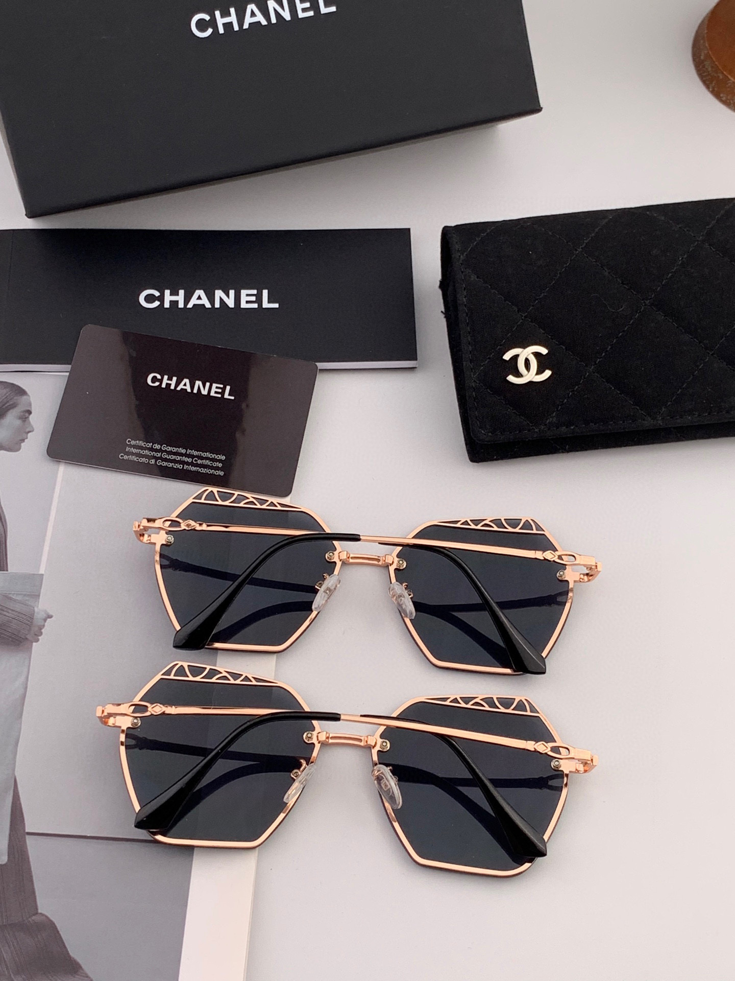   新品CHANEL 香奈儿太阳镜以独特魅力和前卫风格诠释春夏最新眼镜，质感超好佩带舒适 型号：CH70
