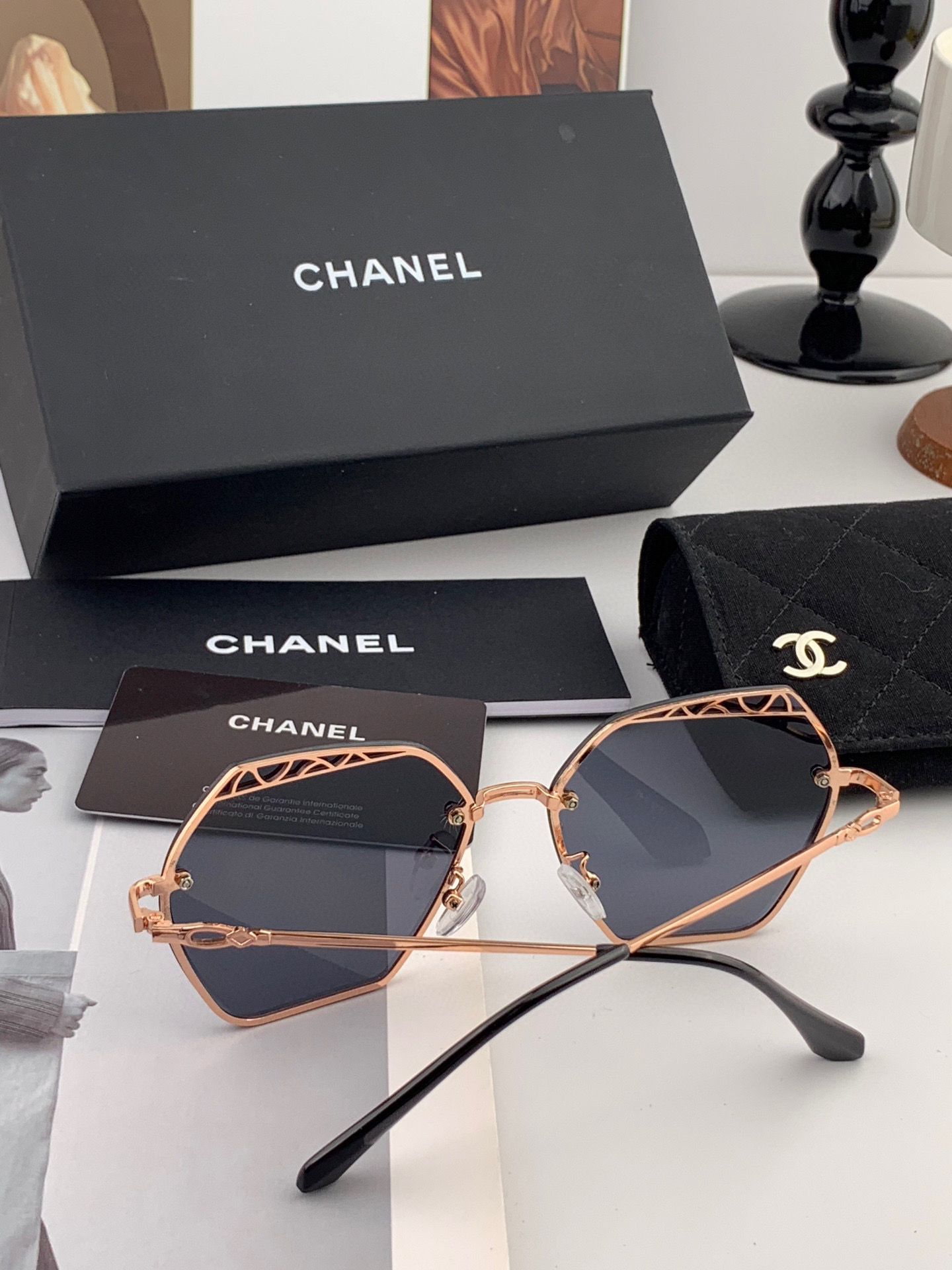   新品CHANEL 香奈儿太阳镜以独特魅力和前卫风格诠释春夏最新眼镜，质感超好佩带舒适 型号：CH70
