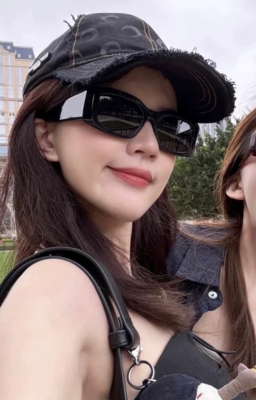 NO:365486,【GUCCI】2025 Spring New Model Fashion Hot Fashionable Square Polarized Sunglasses High Quality Comfortable Wearing Internet celebrity trendy sunglasses Women's HD nylon polarized sunglasses High-quality TR frame Model G01105 Glasses Sunglasses, Glasses, gucci19860909【GUCCI】2025开春新款 潮流爆款 时尚方框偏光太阳镜 高品质 佩戴舒适 网红潮款墨镜 女士高清尼龙偏光太阳镜 高品质TR镜框 型号G01105眼镜墨镜太阳镜,眼镜,gucci,glasses