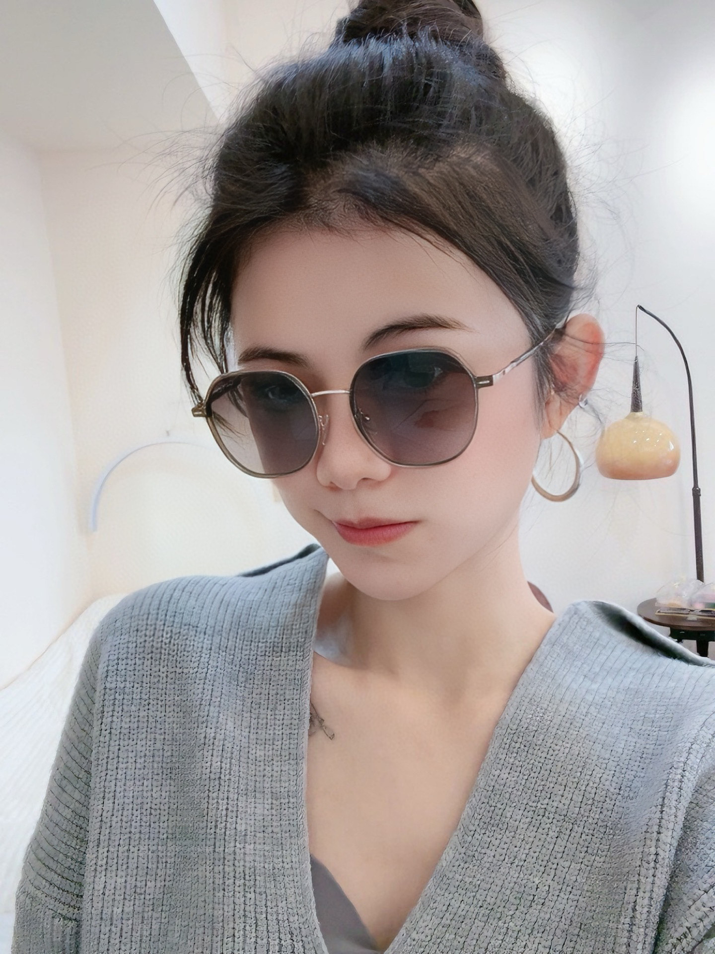 NO:365542,[Polarized Series Sunglasses] Original shipment Chanel Internet celebrity super popular classic luxury global style [Strong] [Cool] [Kiss] Fashion round frame sunglasses [Queen] Extraordinary temperament Classic large frame style sunglasses [Basketball] Top quality Luxury logo Genuine board quality Model CH8246 glasses Sunglasses Sunglasses, glasses, chanel19860909【偏光系列太阳镜】原版出货香奈儿网红超爆款经典奢华全球风[强][酷][亲亲] 时尚圆框太阳镜[得意] 气质非凡 经典大框款式太阳眼镜[篮球] 顶级品质 奢华logo 正版板材质量 型号CH8246眼镜墨镜太阳镜,眼镜,chanel,glasses