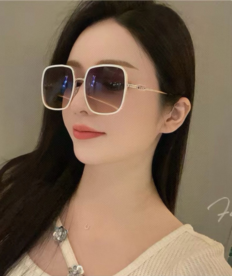 NO:365565,【Fendi】2025 new spring model trendy fashion square polarized sunglasses high quality comfortable to wear Internet celebrity trendy sunglasses women's high definition polarized sunglasses high quality frame Model FD0641 glasses sunglasses sunglasses, glasses, fendi19860909【芬迪】2025开春新款 潮流爆款 时尚方框偏光太阳镜 高品质 佩戴舒适 网红潮款墨镜 女士高清偏光太阳镜 高品质镜框 型号FD0641眼镜墨镜太阳镜,眼镜,fendi,glasses