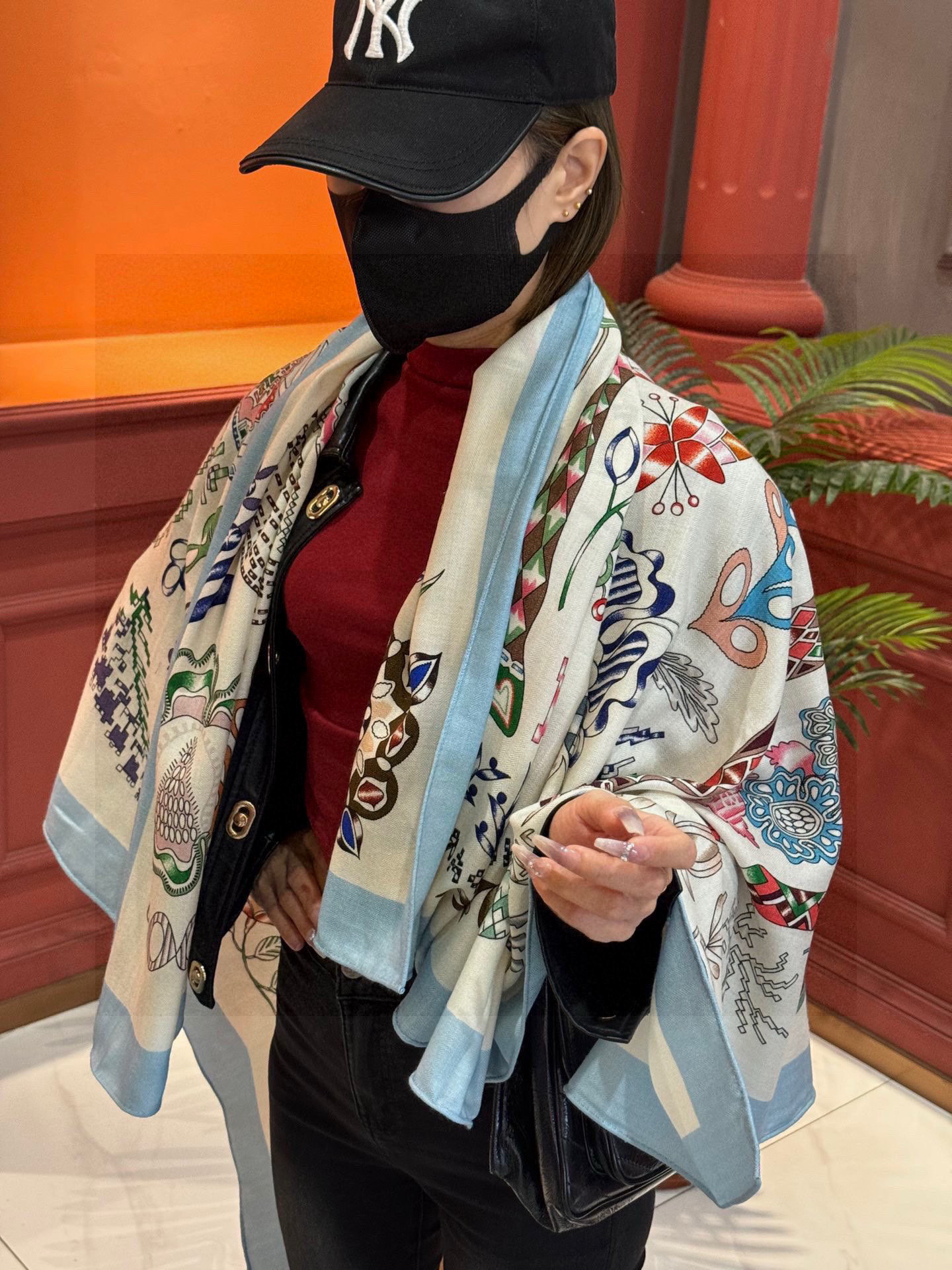 Elegant Double-Sided Silk Cashmere Shawl with Unique Floral Design