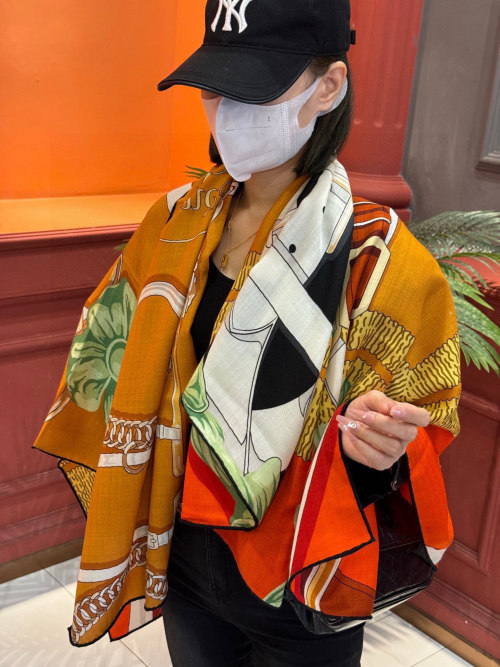Hermès Inspired Double-Sided Cashmere Square Scarf - 140cm Luxury Feel 1 Hermès Inspired Double-Sided Cashmere Square Scarf - 140cm Luxury Feel