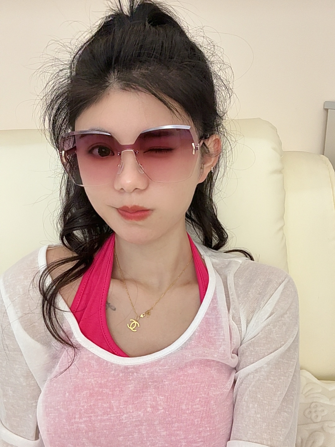 NO:367591,GUCCI's new one-piece nylon polarized glasses, frameless diamonds, cut edges with more texture, atmospheric and feminine style, and both big and small faces look good!  Model G4988 glasses sunglasses sunglasses, glasses, gucci19860909GUCCI 新款连体尼龙偏光太眼镜,无框钻石 切边更有质感,大气女人范儿,大脸小脸都好看 ！型号G4988眼镜墨镜太阳镜,眼镜,gucci,glasses