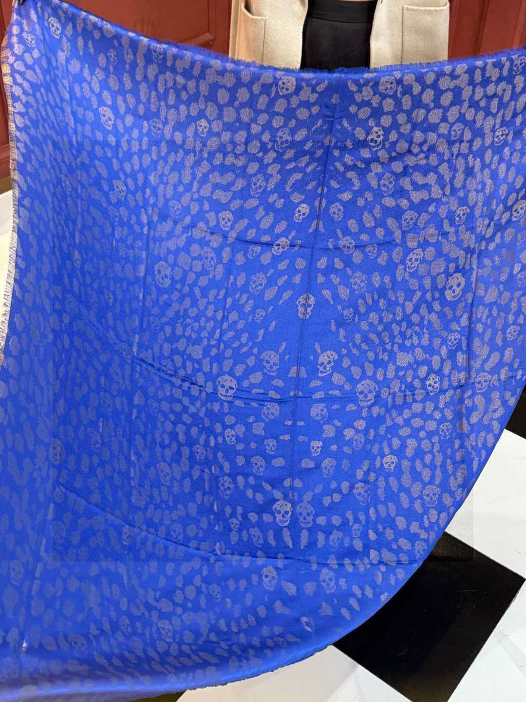   超美的鬼头Logo~防冷气又时髦的单品💋麦昆 新品.永远都不会嫌多的款~❣️MCQ麦昆永恒经典的骷髅