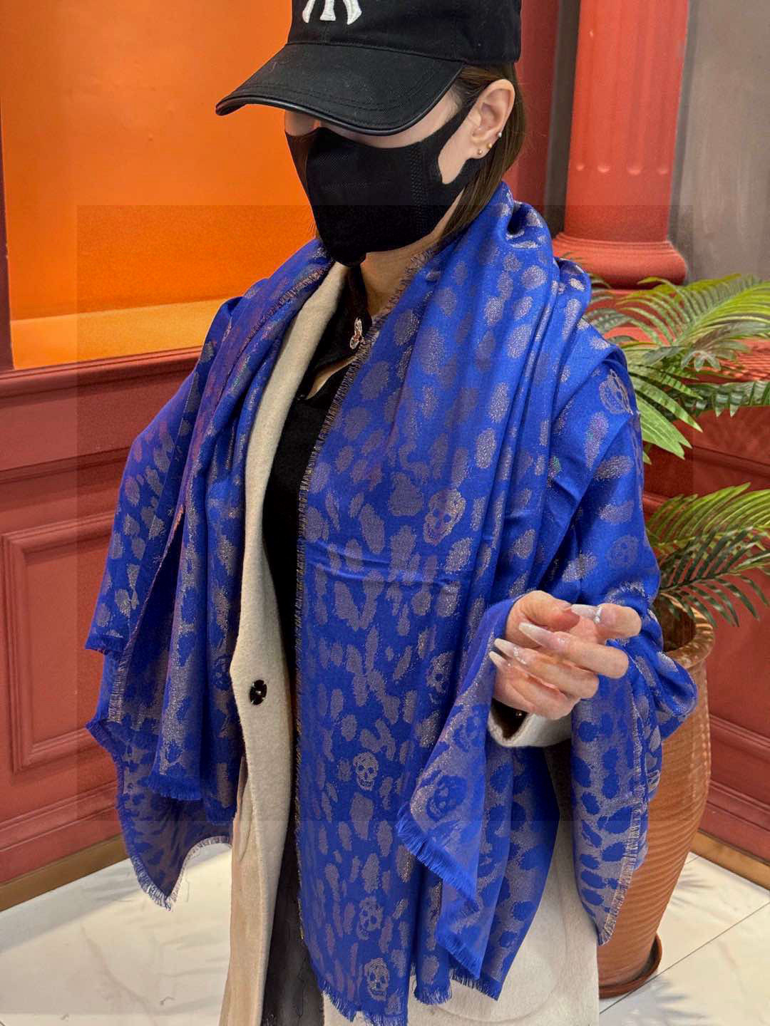   超美的鬼头Logo~防冷气又时髦的单品💋麦昆 新品.永远都不会嫌多的款~❣️MCQ麦昆永恒经典的骷髅