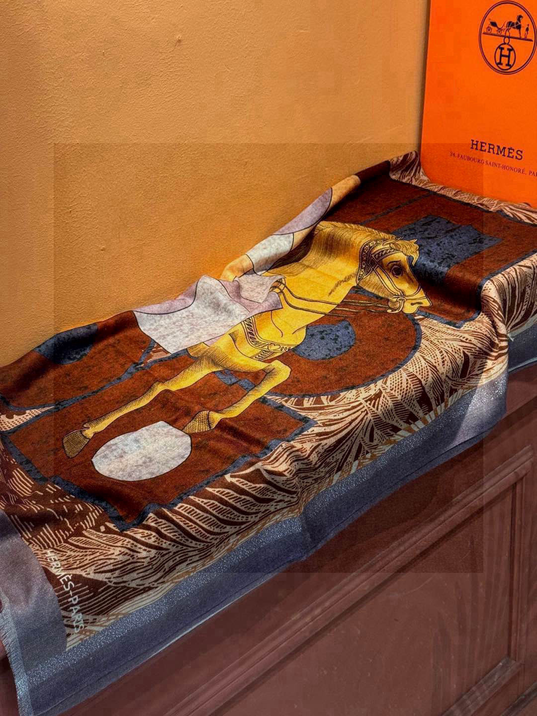   会发光发亮的围巾 爱马仕 专柜同步 买了都说好看羊绒印花‼️推荐💕顶级工艺超值‼️爱马仕专柜爆款🎁🎁